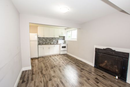 **ALL INCLUSIVE** 2 Bedroom Lower Unit in the North End!! - Photo 2