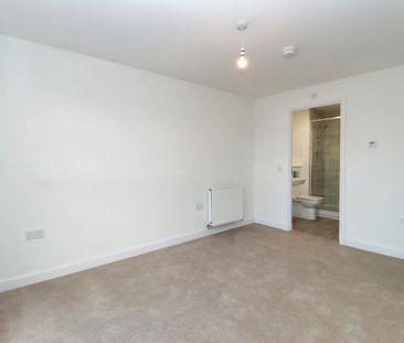 3 bedroom apartment to rent - Photo 4