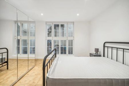 1 bedroom flat in London - Photo 4