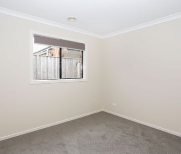 Spacious 3-Bedroom Home in Mernda - Photo 4