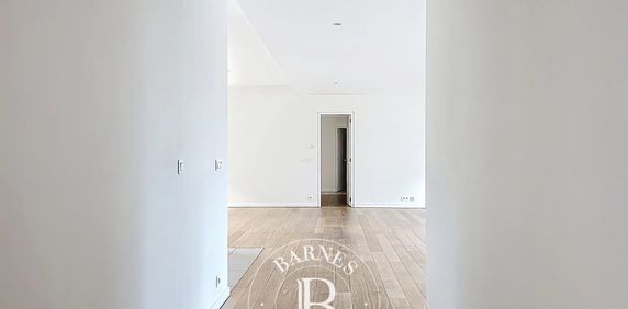 Ixelles, Appartement 3 Chambres - 251 m² en location - Photo 2