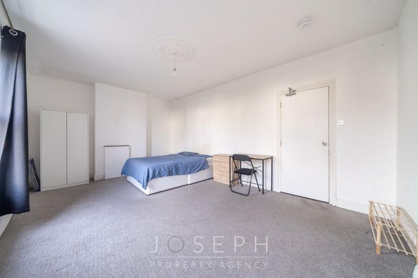 1 bedroom in a house share to rent - Photo 1