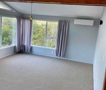 Charming 3BR Home in Tawa, Wellington - Photo 3