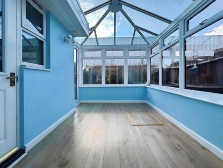 3 bedroom detached house to rent - Photo 4