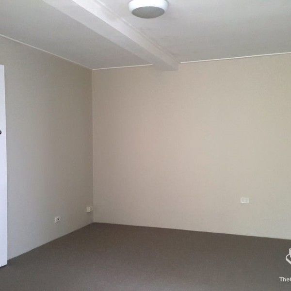 Lovely 2-Bedroom Unit - Low Maintenance Living - Photo 1