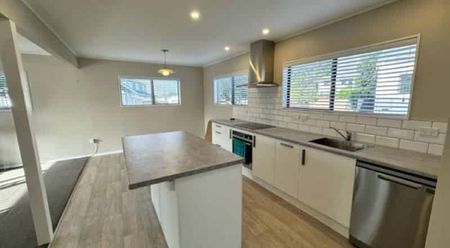 WOW! CHECK ME OUT! - Photo 3