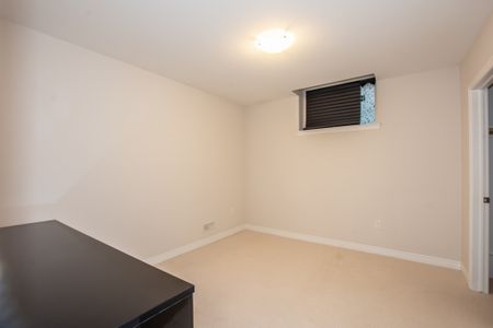 ** SPACIOUS ** 2 Bedroom Apartment in Niagara Falls!! - Photo 3