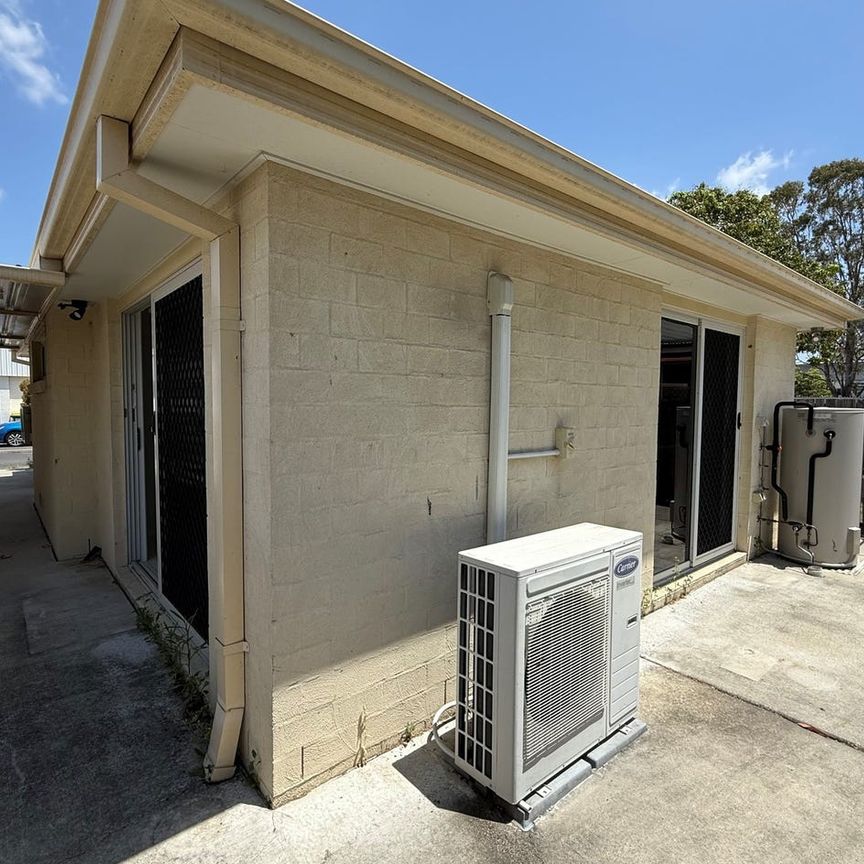 2/2A Lowry Lane, North Ipswich, Qld 4305 - Photo 1