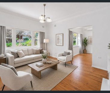 Family Cottage - walking distance to PLC! - Photo 1
