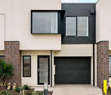 Modern 3-Bedroom Townhouse in Prime Officer Location - Photo 3