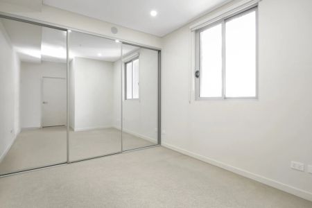 Immaculate and Convenient Two Bedroom Apartment - Photo 4