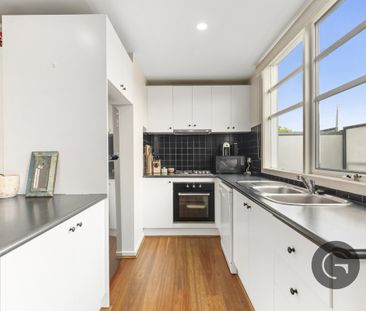 Boutique Living In Coveted Collingwood Pocket - Photo 6
