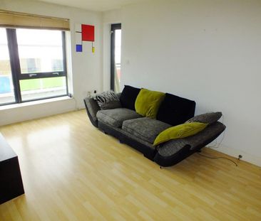 1 bedroom Flat To Let - Photo 2