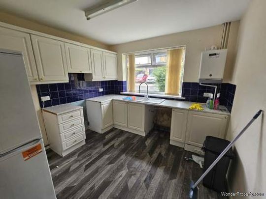 2 bedroom property to rent in Heckmondwike - Photo 1