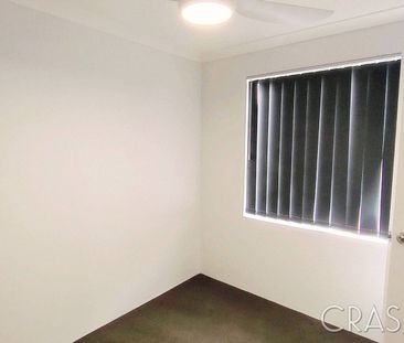 Near New 3x2 Villa in Armadale! - Photo 2