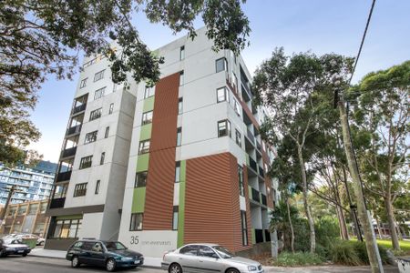 Secure Apartment With Spacious Livingroom And Balcony! - Photo 4