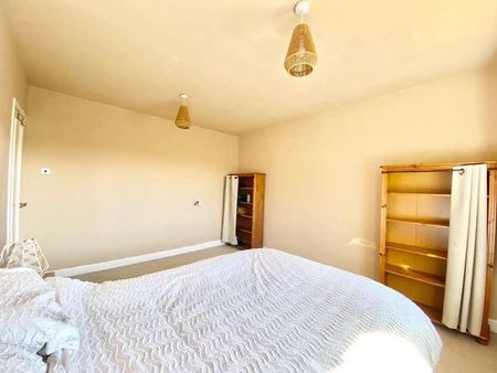 Bay Close, Huddersfield, HD3 - Photo 4