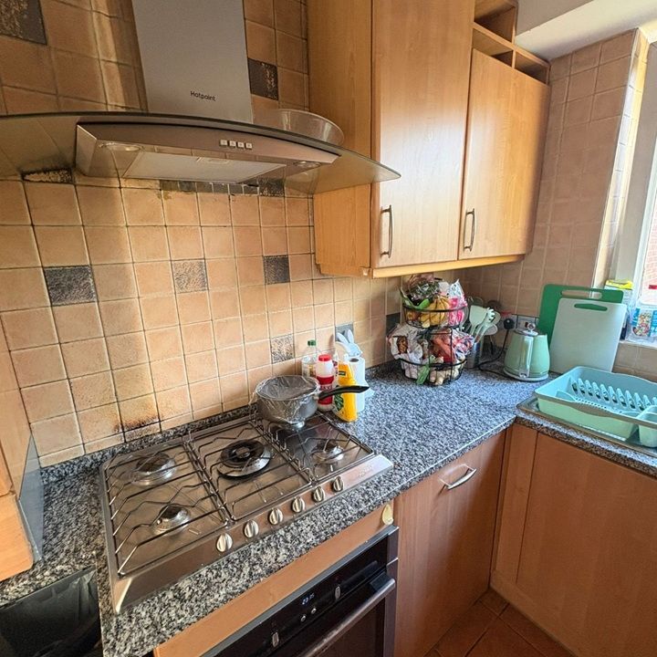 4 Bed End Terrace, Cyprus Road, N3 - Photo 1