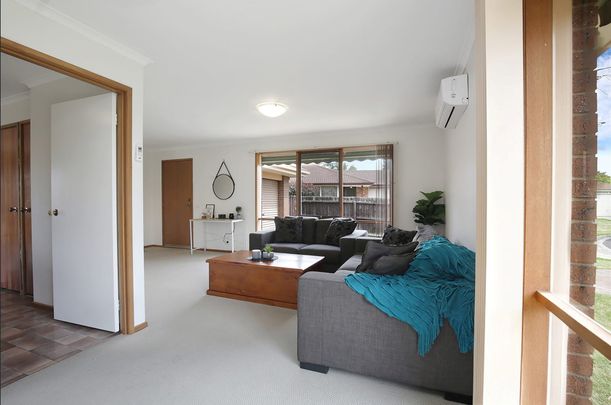7 Freesia Court, Whittington - Photo 1