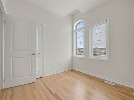 For Lease - 396 Kennedy Circle, Milton, Ontario - Photo 4