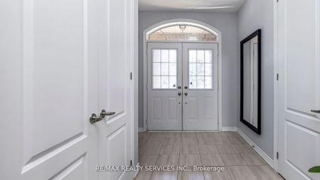 For Lease - 104 Roulette Crescent, Brampton, Ontario - Photo 3