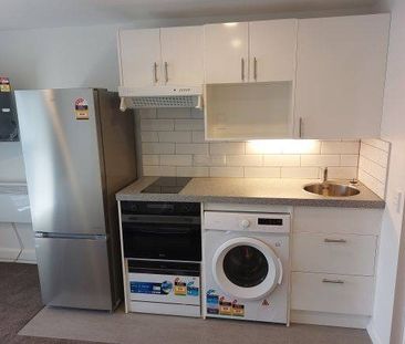 Freshly refurbished! 3 bedroom unit @ HAVARD - Photo 3