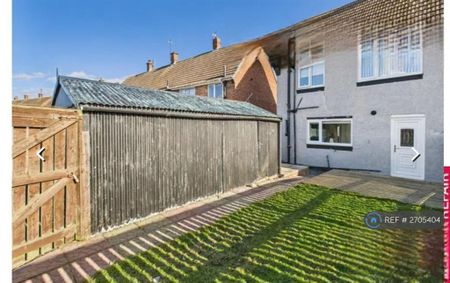 3 bedroom semi-detached house to rent - Photo 4