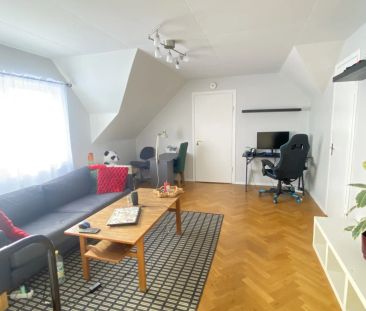 Järnvägsparken: Stor tvåa med snedtak - Photo 2