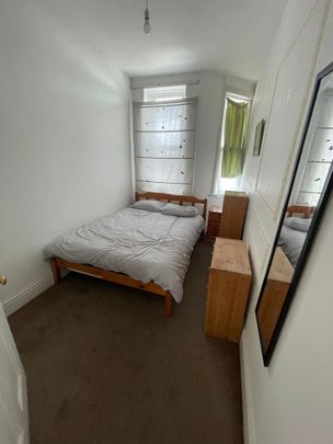 3 bedroom flat to rent - Photo 1