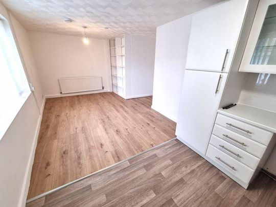 3 bedroom apartment to rent - Photo 1