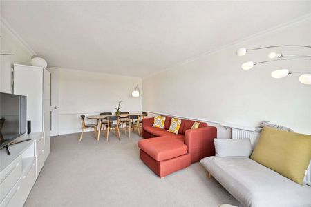 SHORT LET - Two bedroom apartment with a balcony - Photo 2