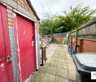 3 Bedroom Terraced - Photo 4