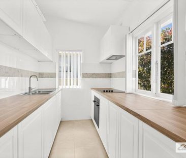 Newly Renovated Home with Space, Style & Convenience - Photo 4