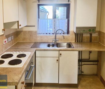 2 bedroom maisonette to rent - Photo 2