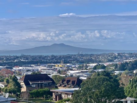 Property Management13a Girrahween Drive, Totara Vale - House for Rent - Photo 5