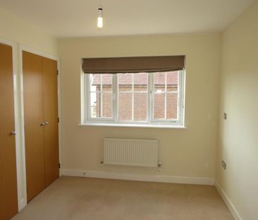 4 bedroom semi-detached house to rent - Photo 1