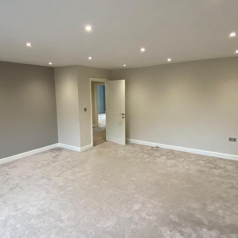 5 bedroom detached house to rent - Photo 1