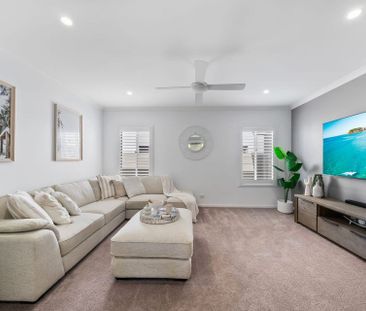 19 Quayside Drive, Helensvale. - Photo 1