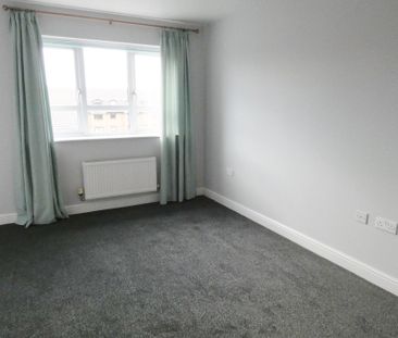 Maple Leaf Close, Preston - Photo 2