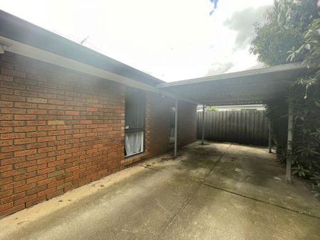 Charming 2-Bedroom Unit in Seaholme - Photo 2