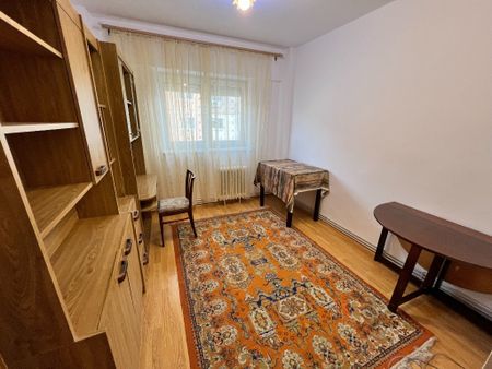 INCHIRIEZ apartament 4 camere decomandat, zona Vasile Aaron - Photo 2