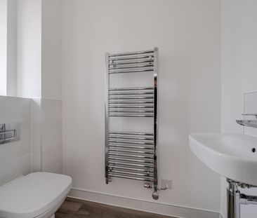 3 bedroom semi-detached house to rent - Photo 6