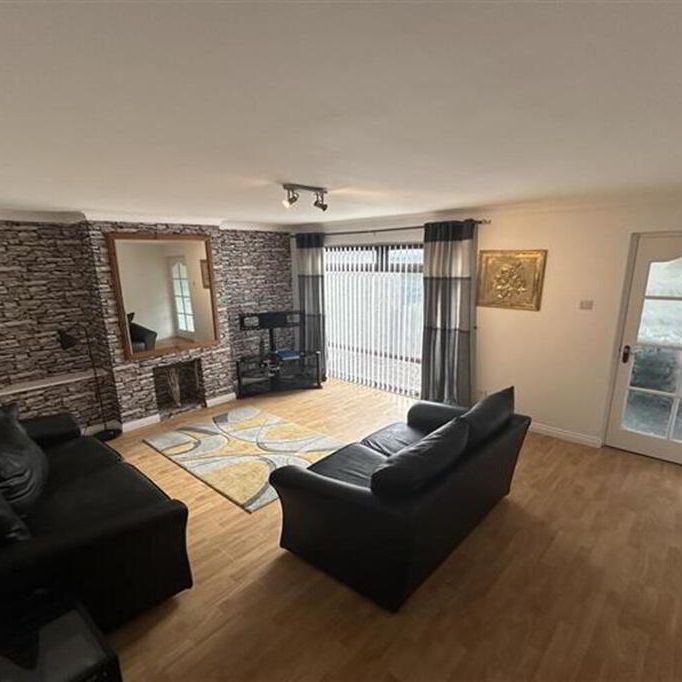 Room 2, 10 Hollyvale, Newtownabbey, BT36 5NG - Photo 1