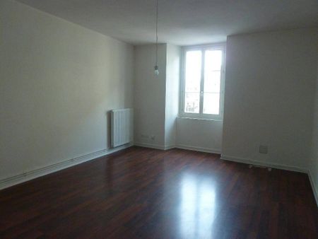 Location appartement rénové 3 pièces 73.26 m² à Romans-sur-Isère (26100) 4 - Photo 2