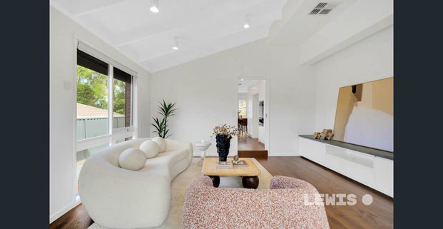 Immaculate 3 bedroom unit with garage - Photo 1