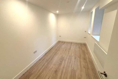 Woking, Surrey, GU21 - Photo 5
