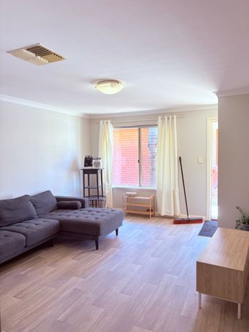 This well-maintained two-bedroom, one-bathroom home! - Photo 5