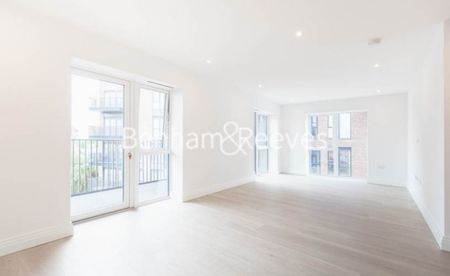 2 Bedroom flat to rent in Filmworks Walk, Ealing, W5 - Photo 2