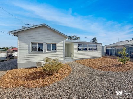 Spacious Four Bedroom Home - Fully Renovated! - Photo 3