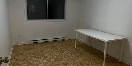4-1/2 - Two Bed Apt. - Metro Angrignon - Photo 3